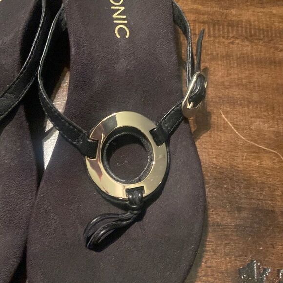 Vionic Women’s US 7 Orchid BLACK Leather Medallion sandal - Picture 2 of 6